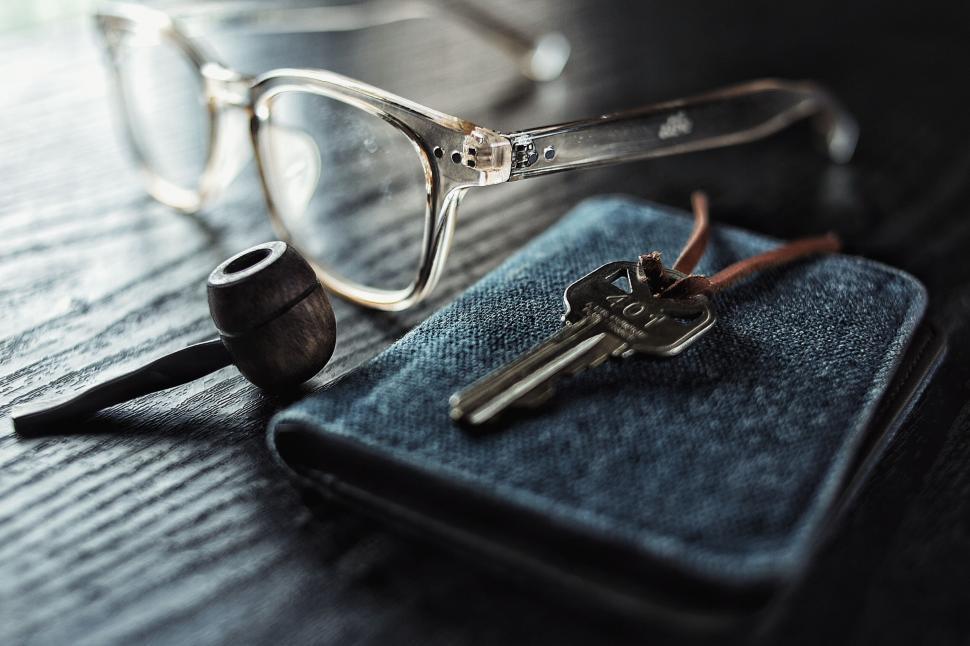 Free Image of Wallet with Key  