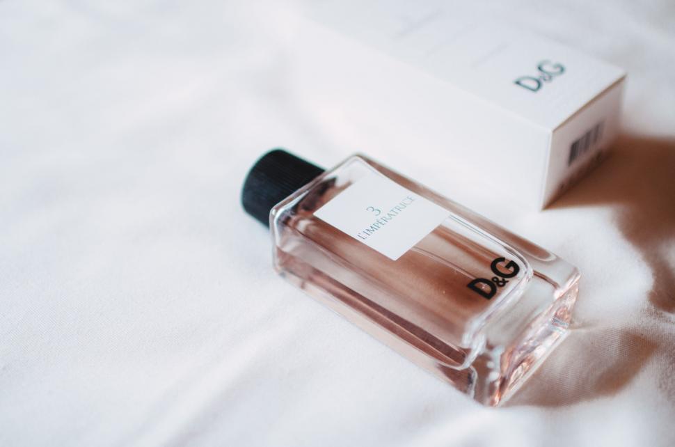 Free Image of Perfume Bottle  