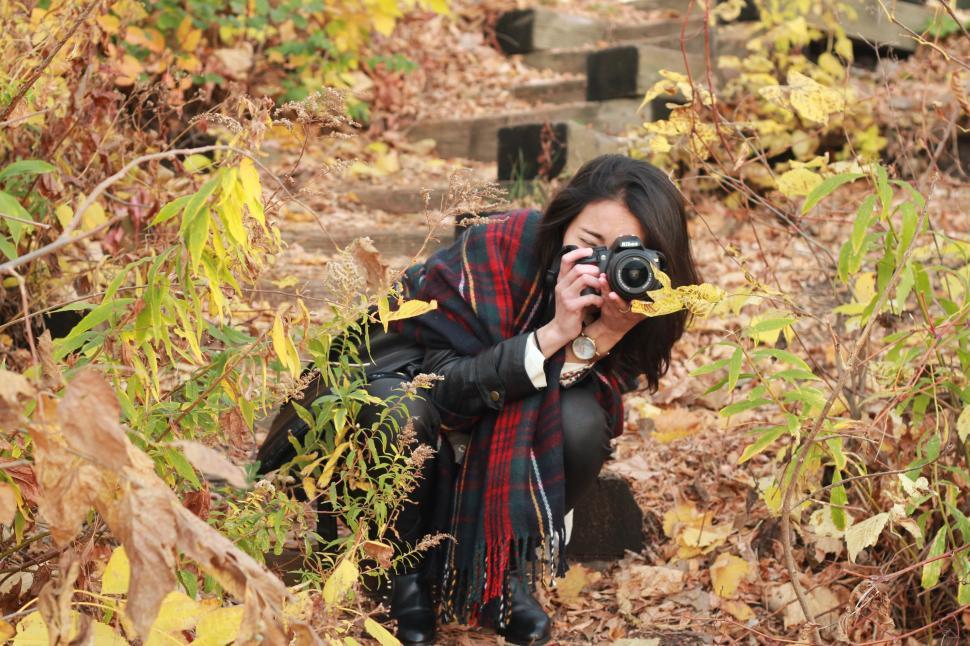 Free Image of Female Photographer  