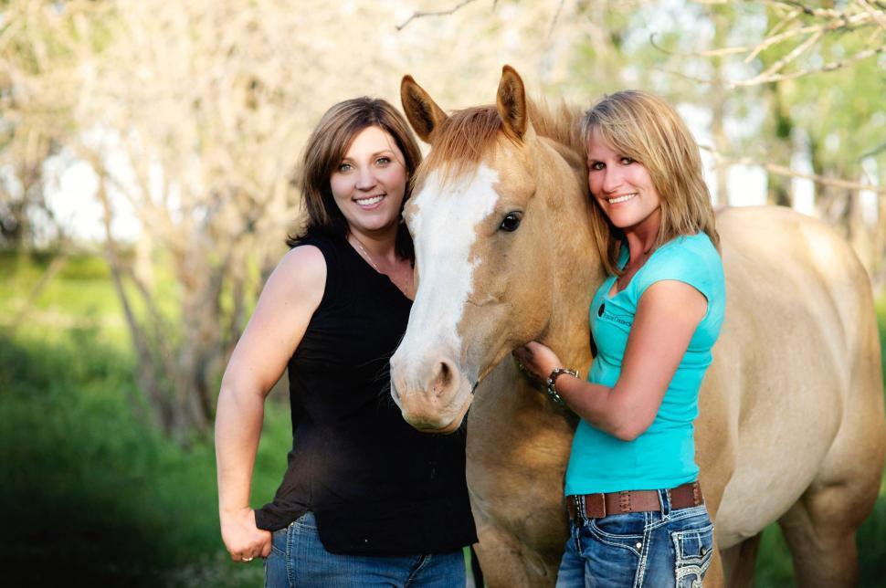 Free Image of Young Women and horse  