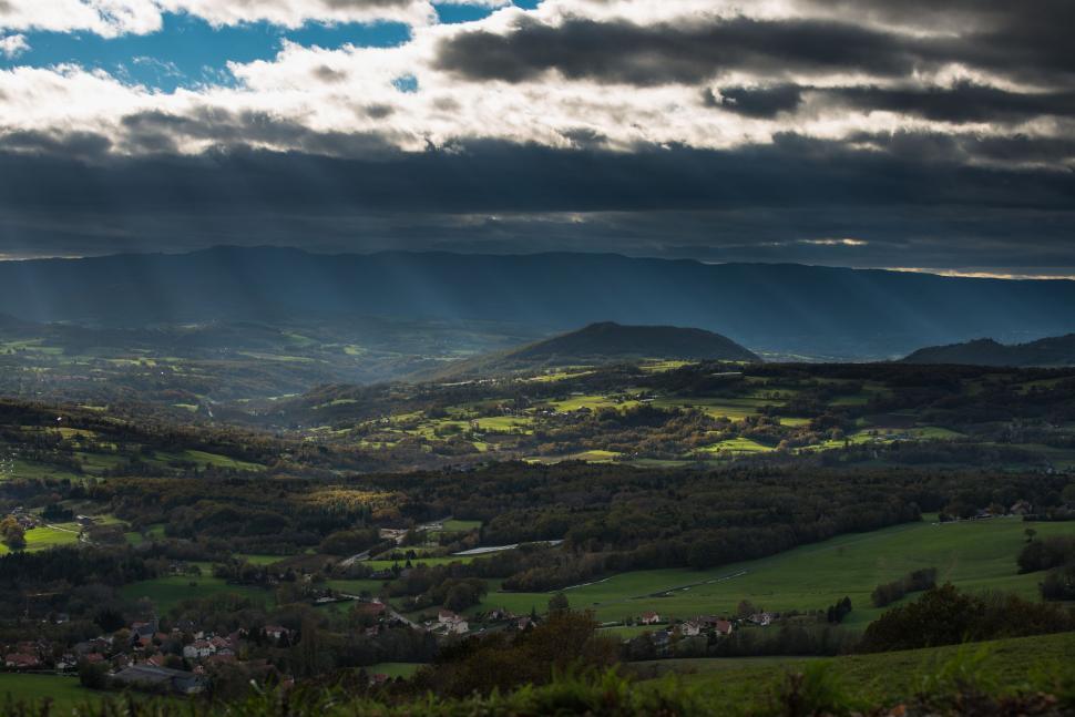 Free Image of Sunbeams on hills  