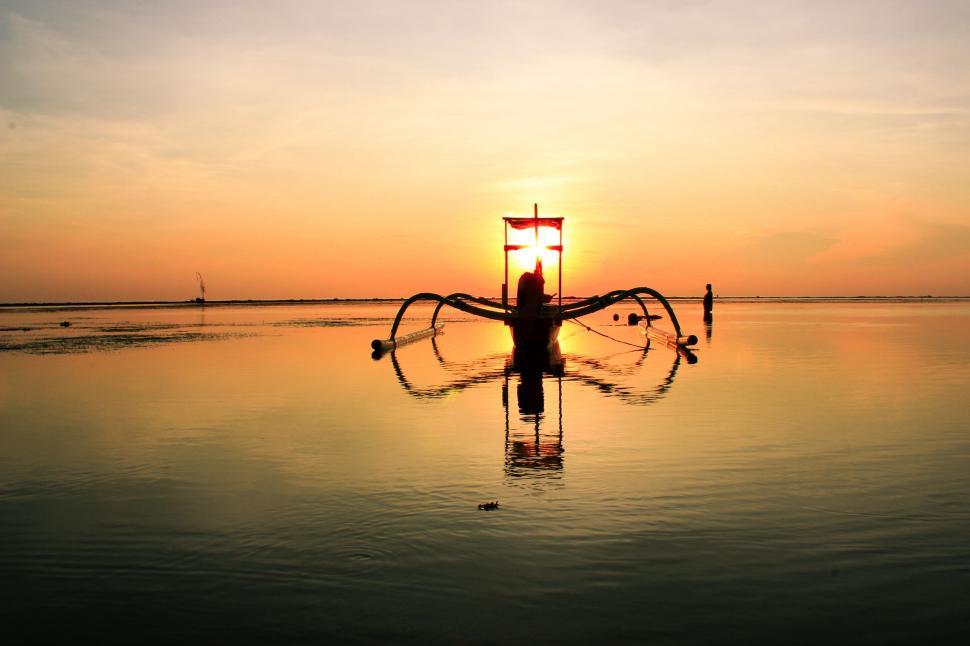 Free Image of Boat And Sunset  