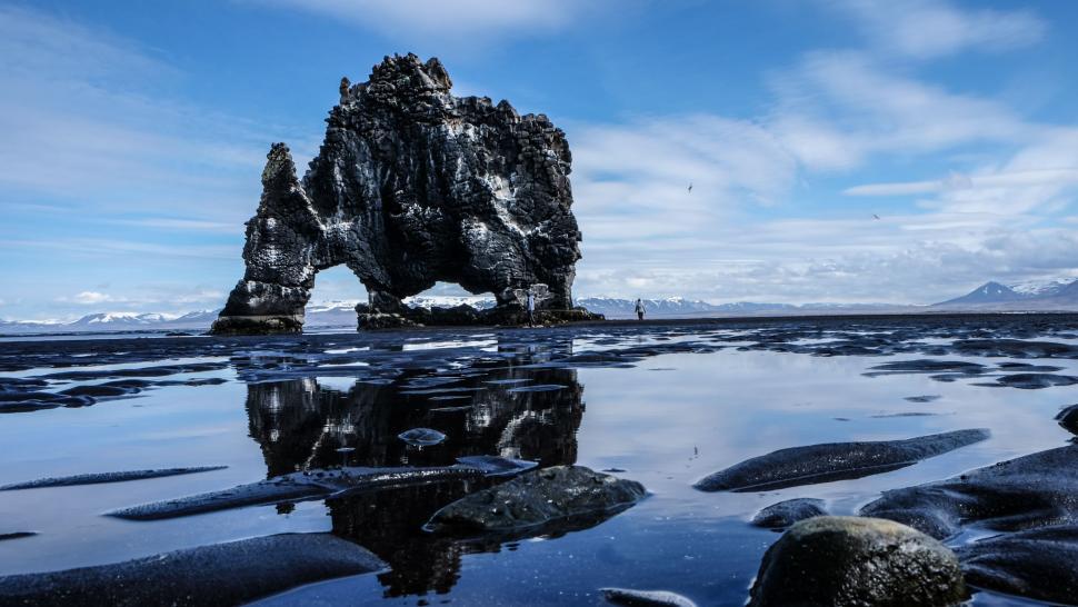 Free Image of Rock Formations and Reflections  