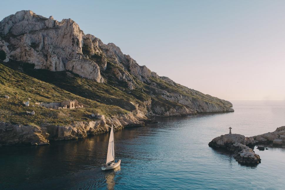Free Image of Island with Sailboat 