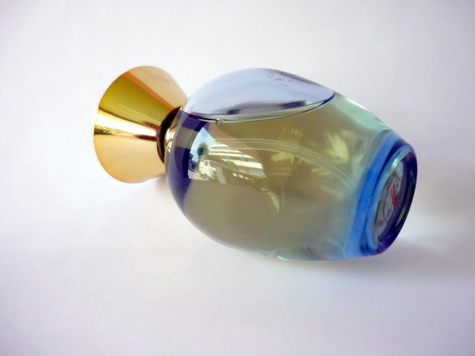 Free Image of Perfume 