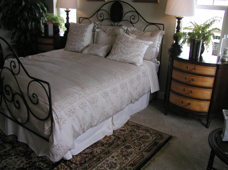 Free Image of Bedrooms 