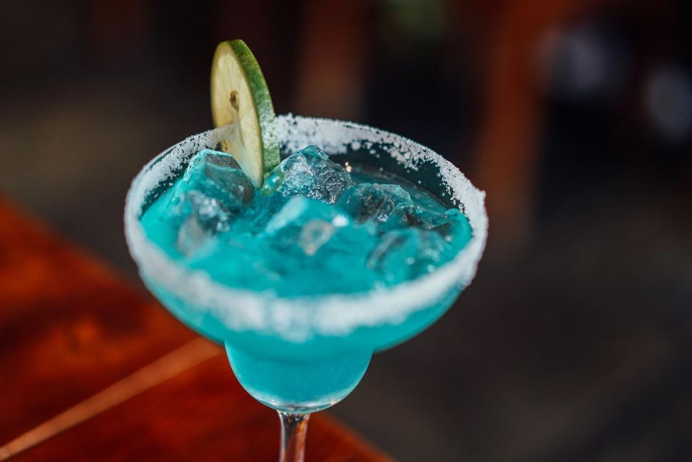 Free Image of Cocktail with lemon slice  