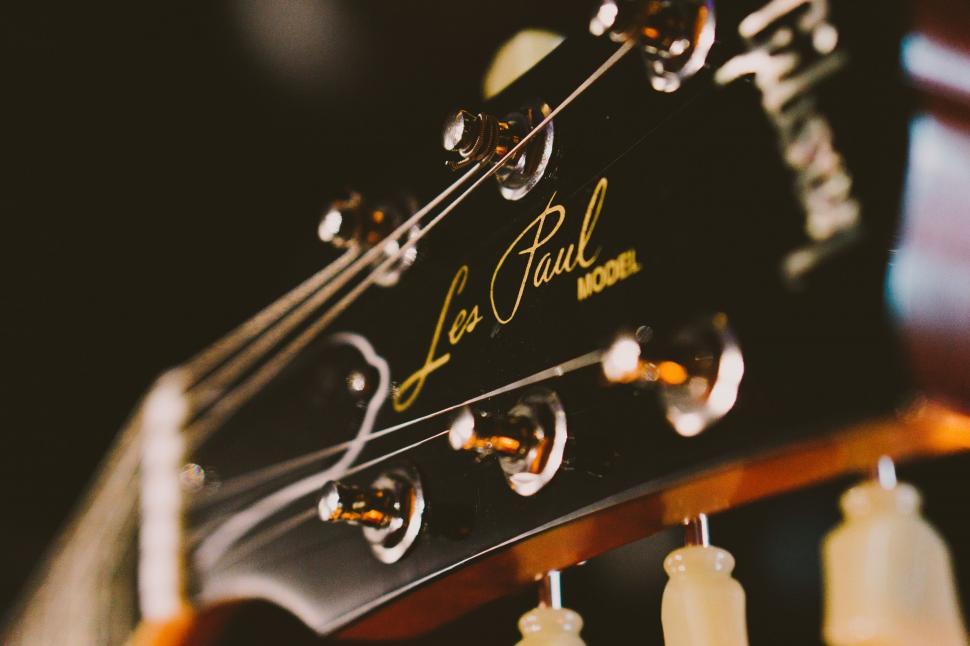 Free Image of Acoustic guitar 