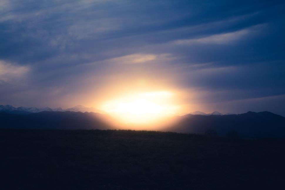 Free Image of Sun and Mountain 