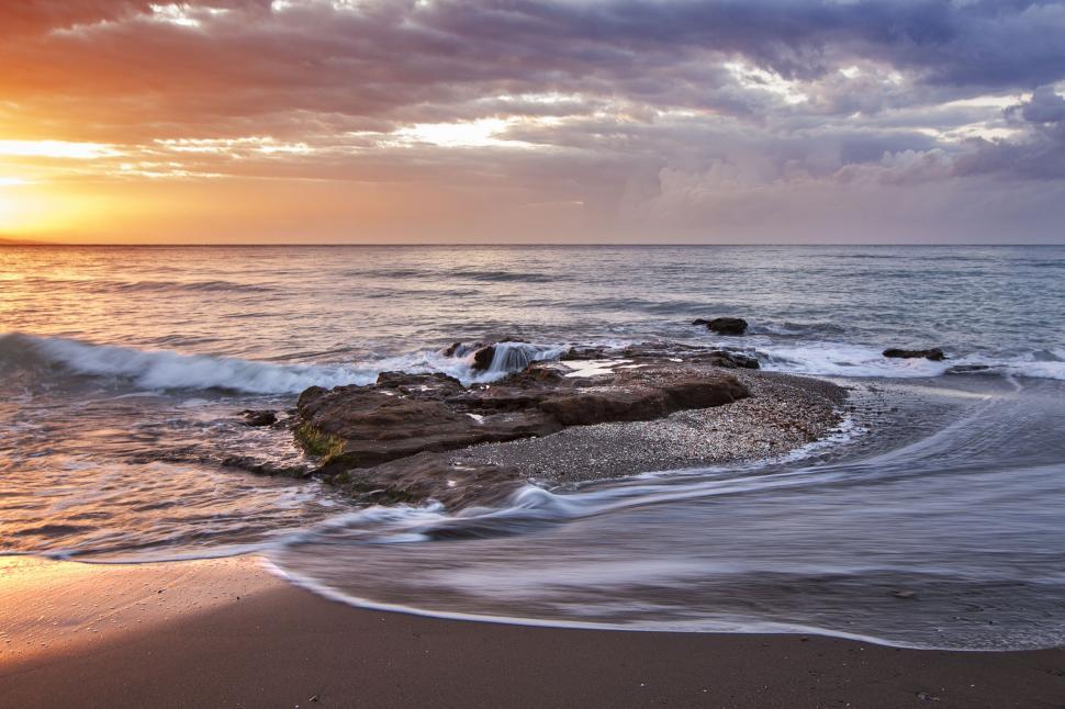 Free Image of Long Exposure - Ocean waves  
