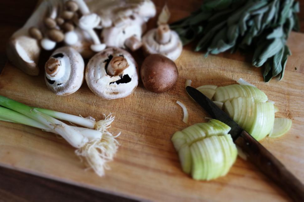 Free Image of Vegetables on Chopping Board  
