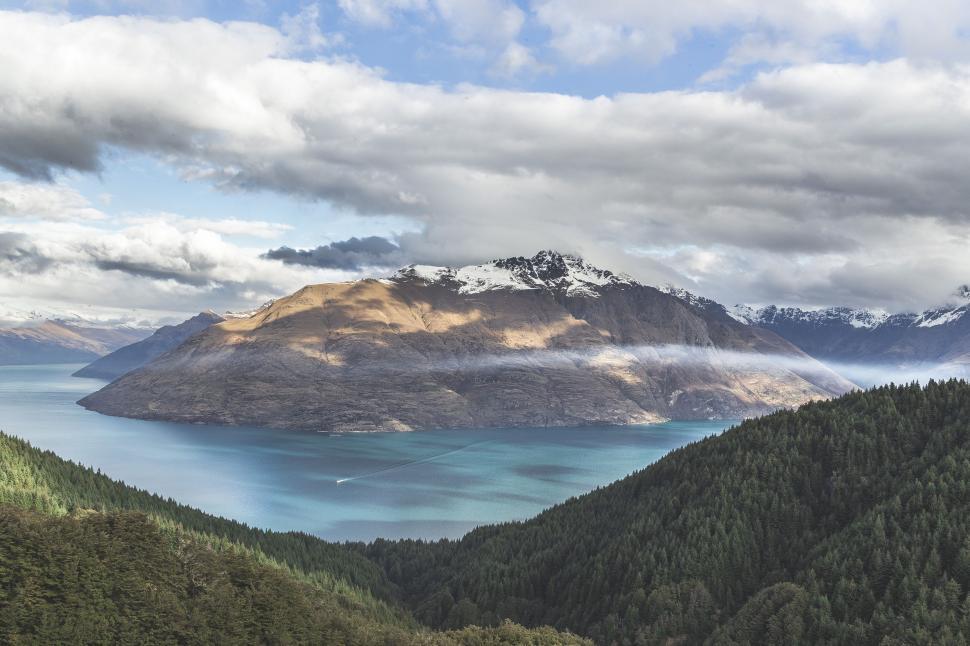 Free Image of Mountain Lake and clouds  