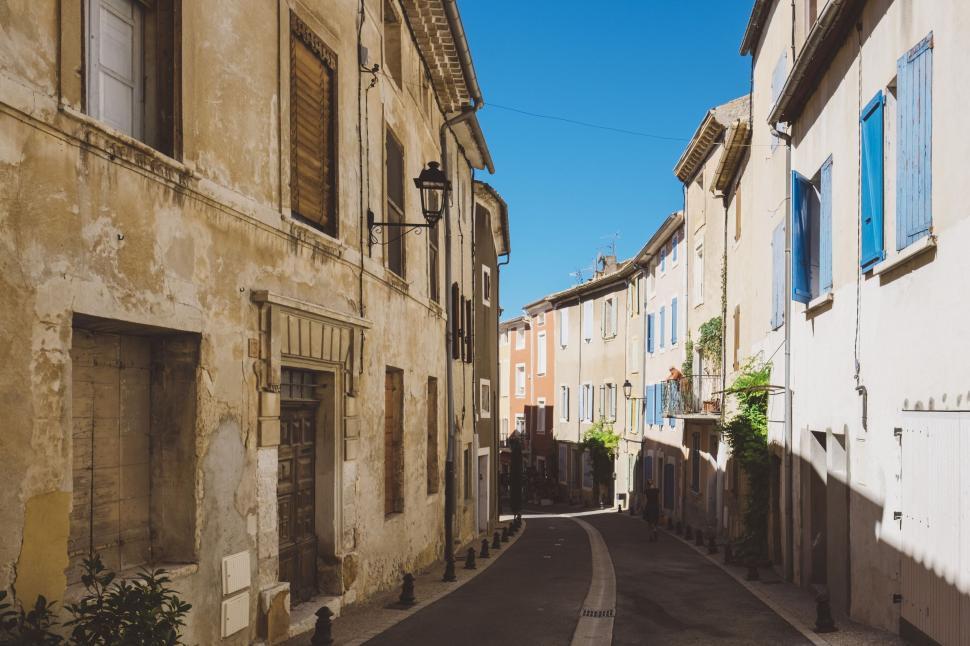 Free Image of Narrow Alley  
