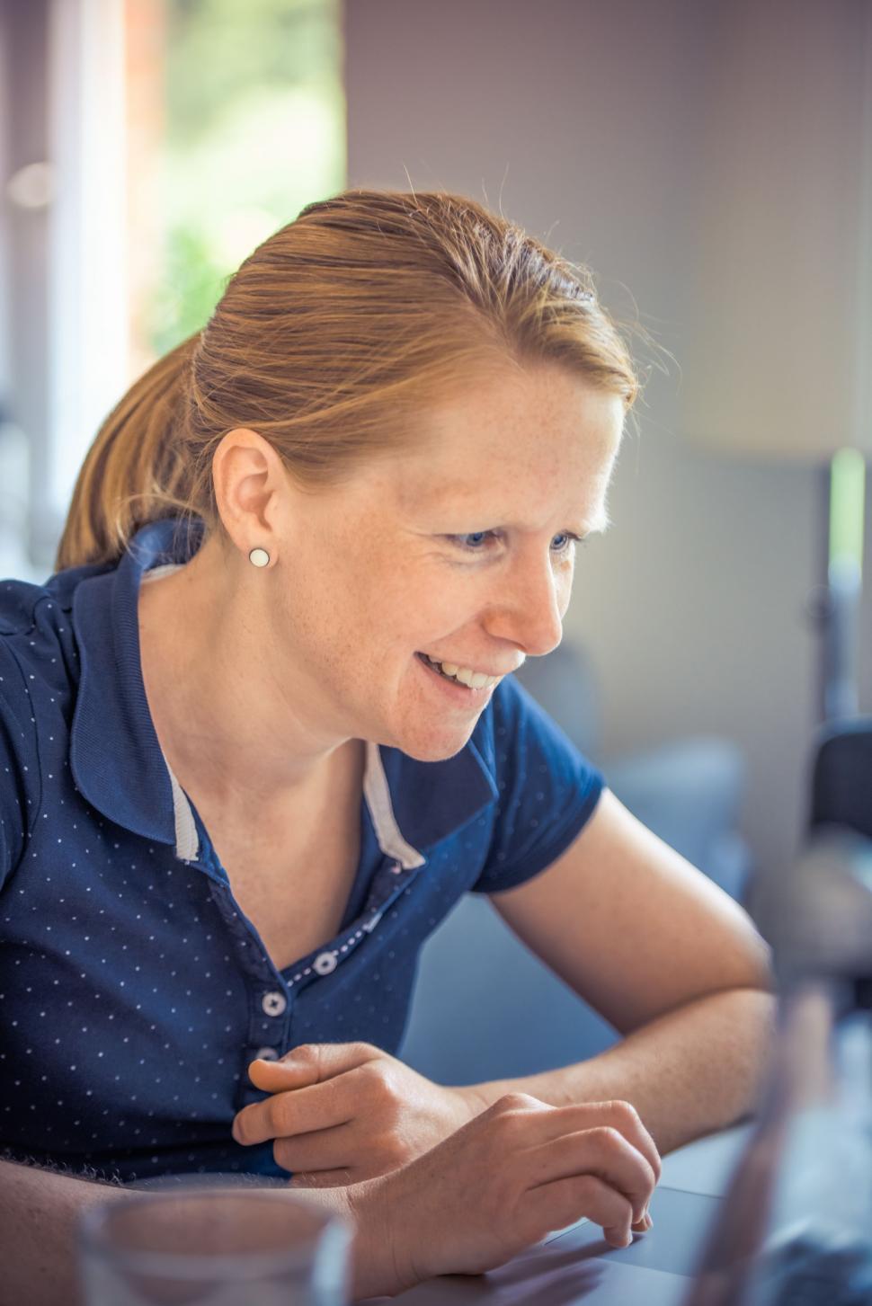 Free Image of Caucasian woman with laptop 