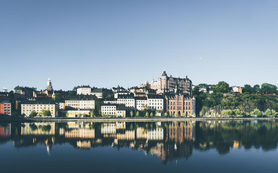 Free Image of City houses and Lake  