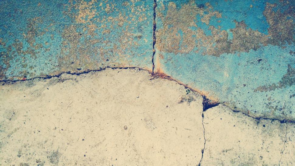Free Image of Cracked Wall  