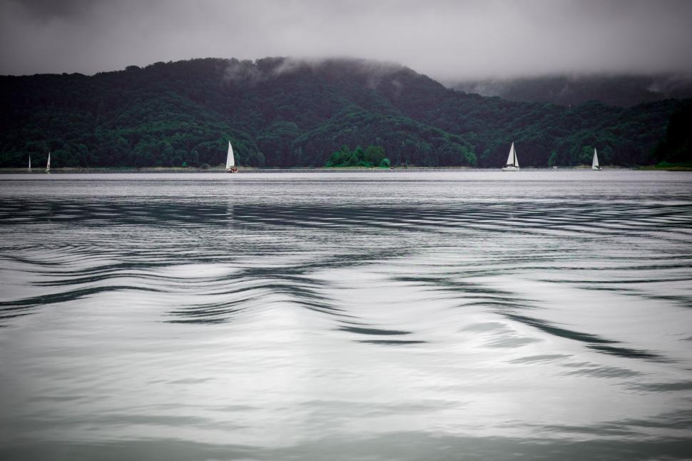 Free Image of Ocean and mountains  