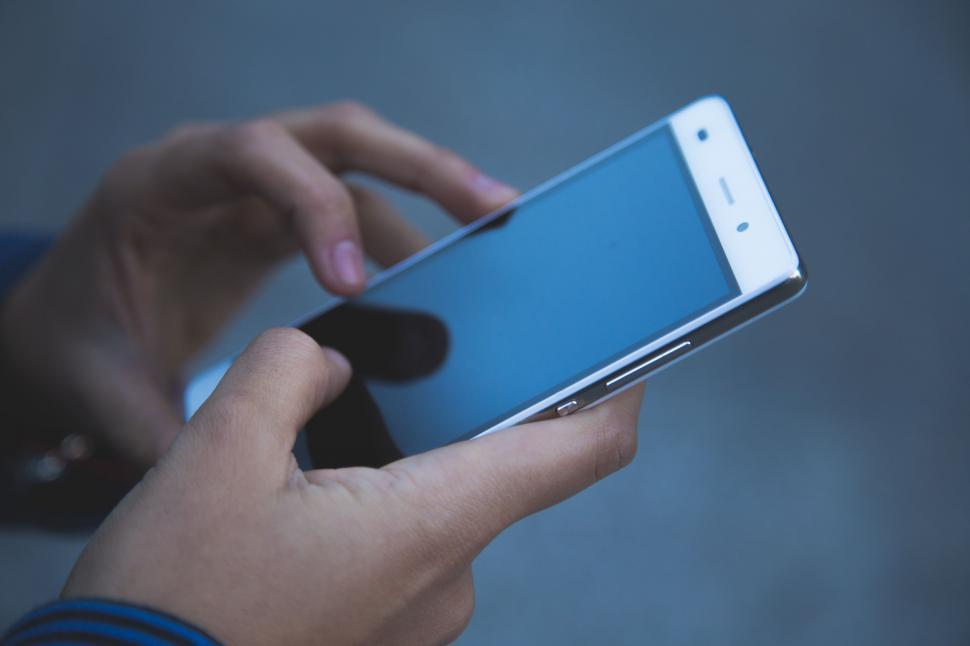 Free Image of Smartphone in Hands  