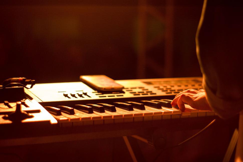 Free Image of Piano in orange light 