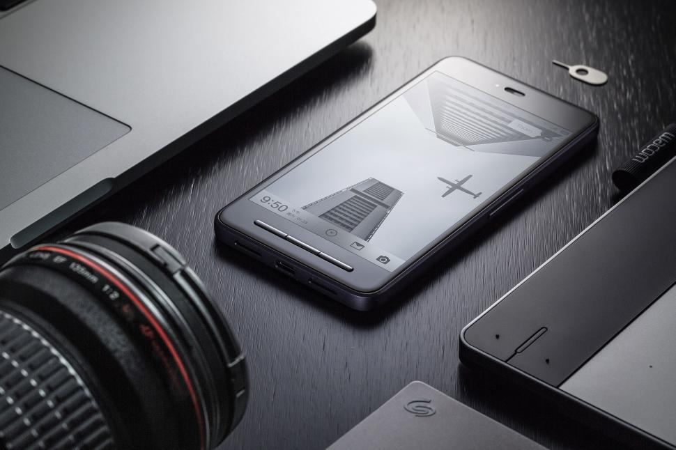 Free Image of Photography equipment with mobile phone 