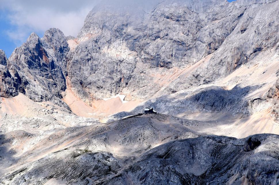 Free Image of House on mountain  