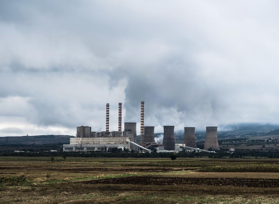 Free Image of Smoke and power plant 