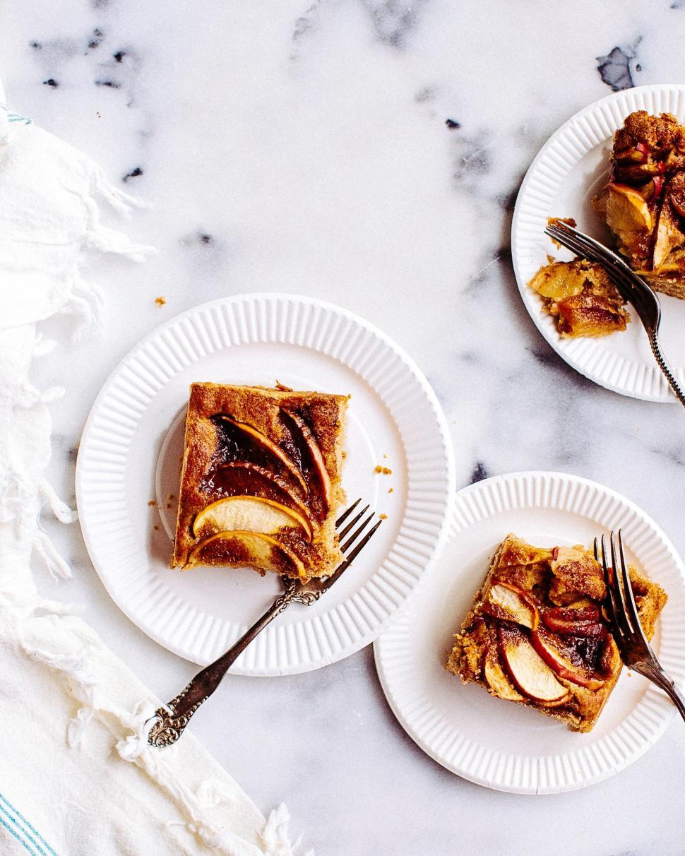 Free Image of Apple Tart with Forks 