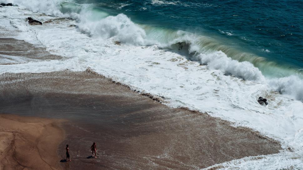 Free Image of Seashore and waves 