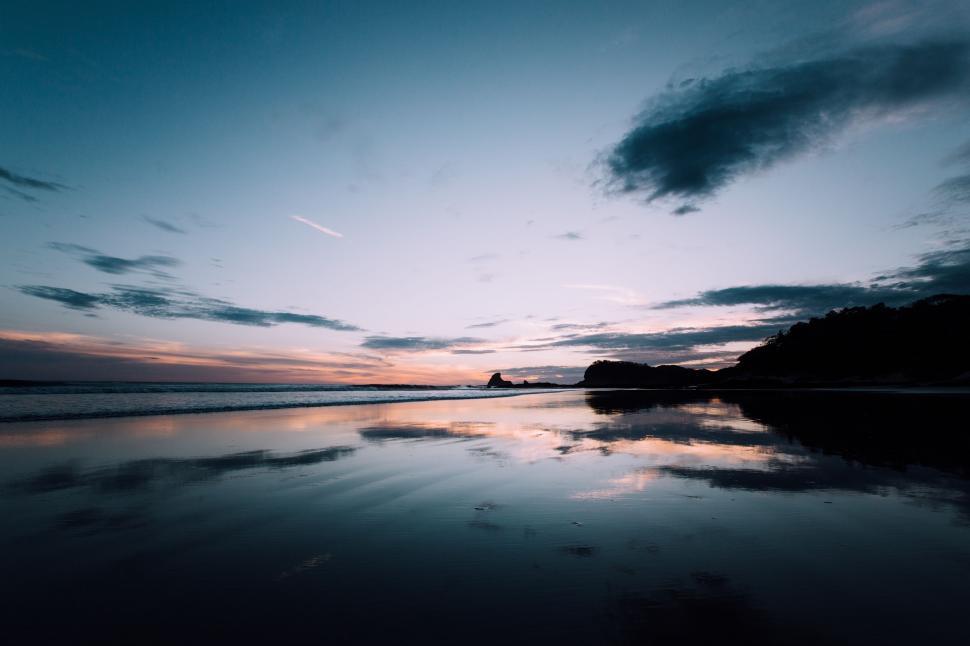 Free Image of Silhouette view of seascape 