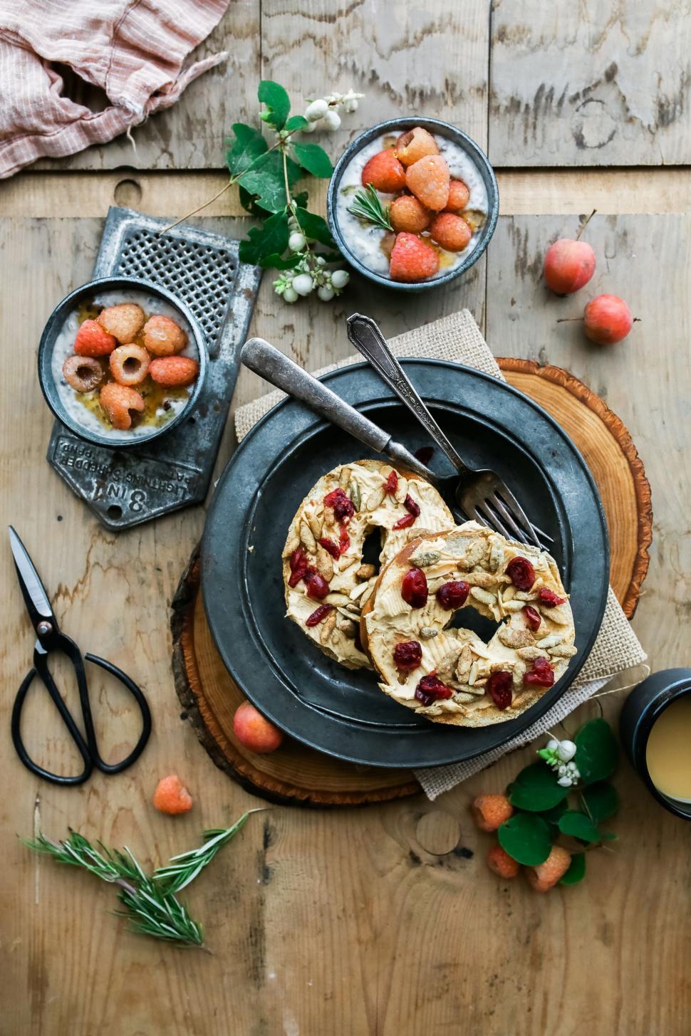 Free Image of Raspberry pancakes with cream 