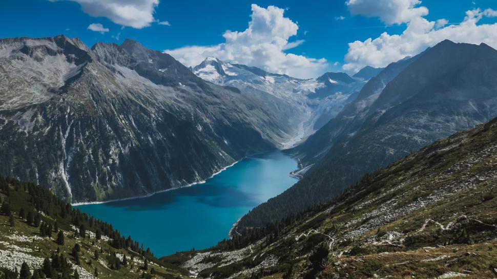 Free Image of Lake With Mountains  
