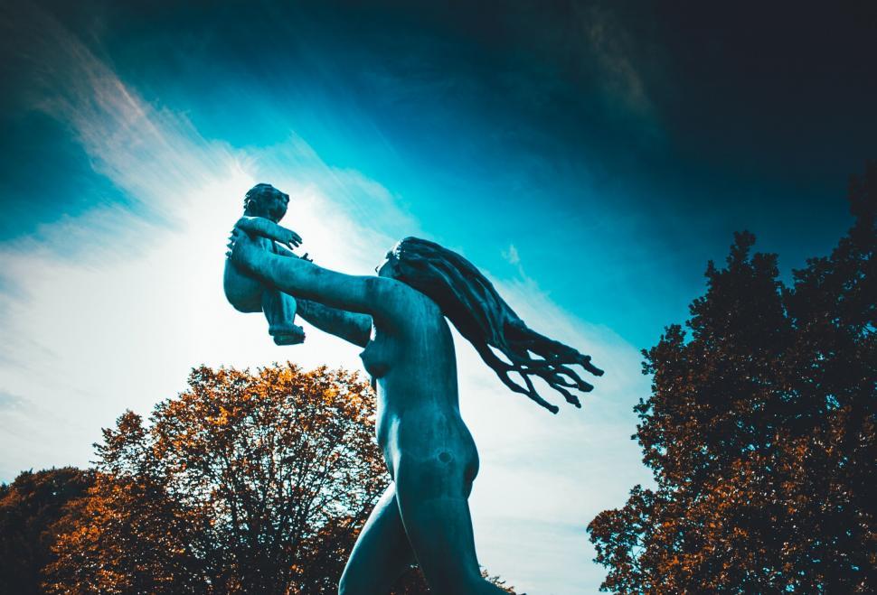Free Image of Bronze sculpture of Mother and Child  