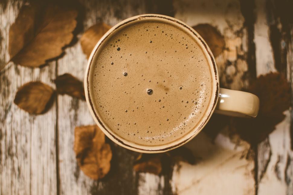 Free Image of Cappuccino and dried autumn leaves 