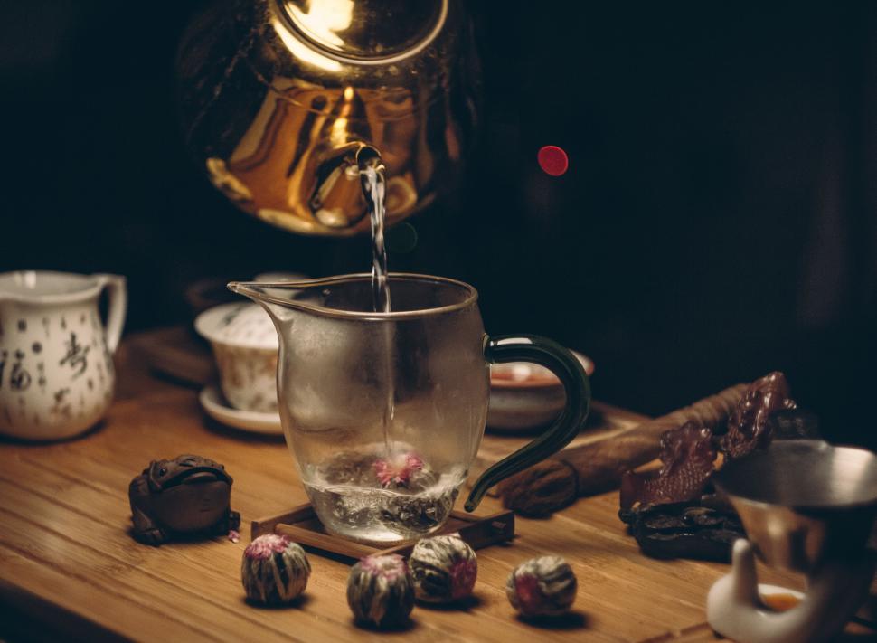 Free Image of Tea balls and glass kettle  