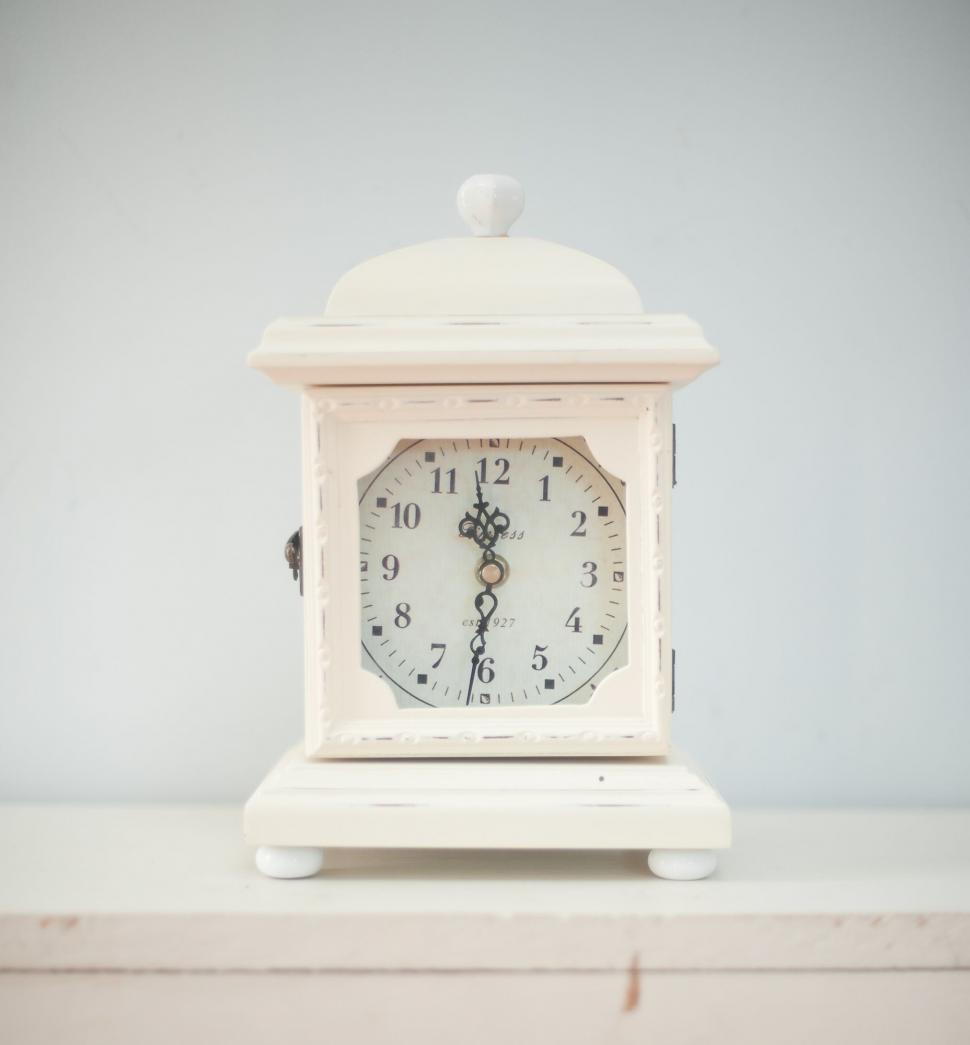Free Image of Table Clock  