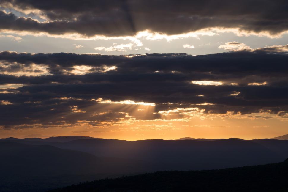 Free Image of Sunbeam and Clouds  