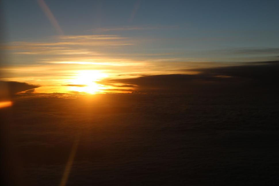 Free Image of Sunset and clouds 
