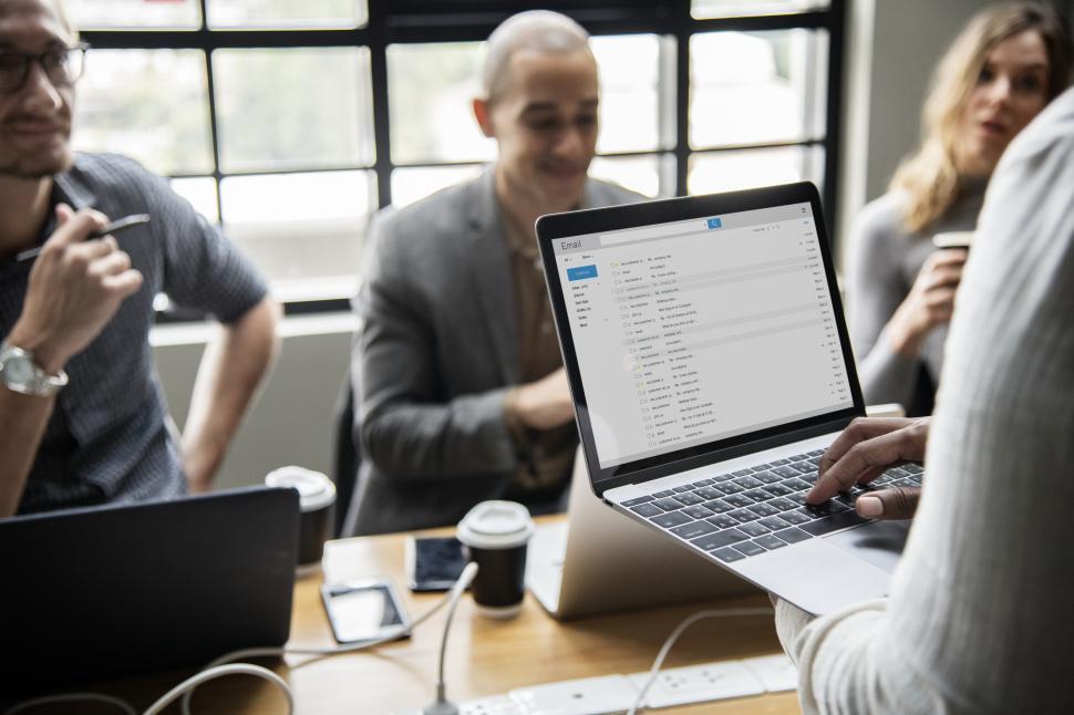 Free Image of Group of people in a brainstorming session 