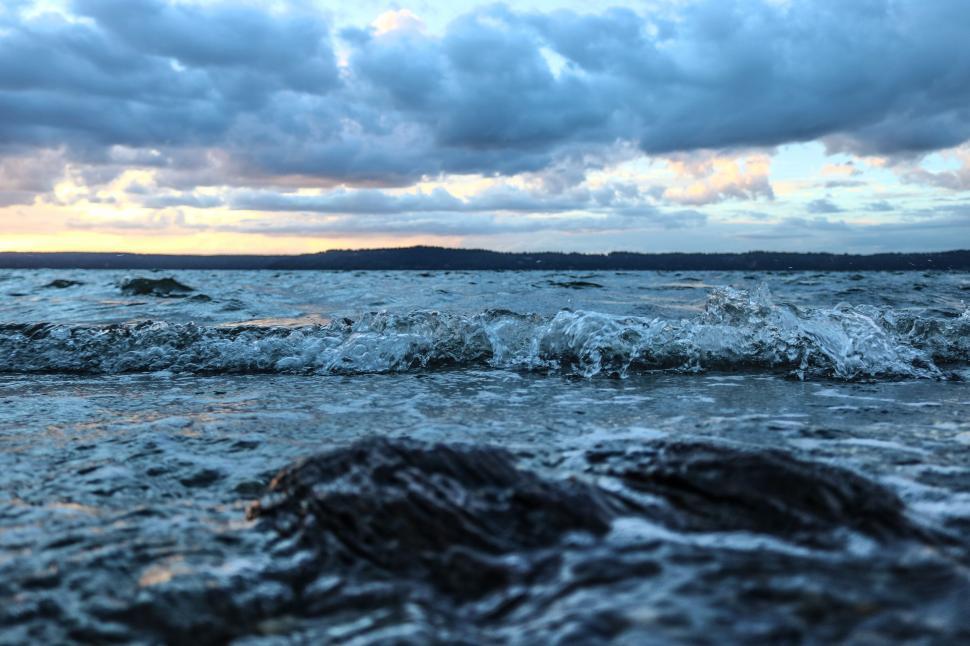 Free Image of Ocean Waves  