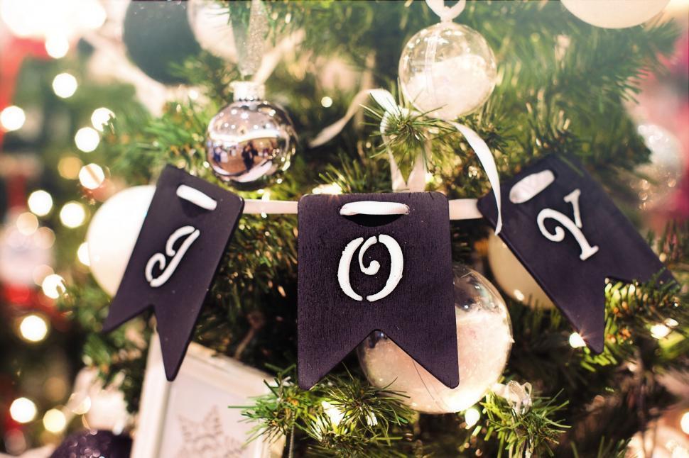 Free Image of Christmas ornaments 