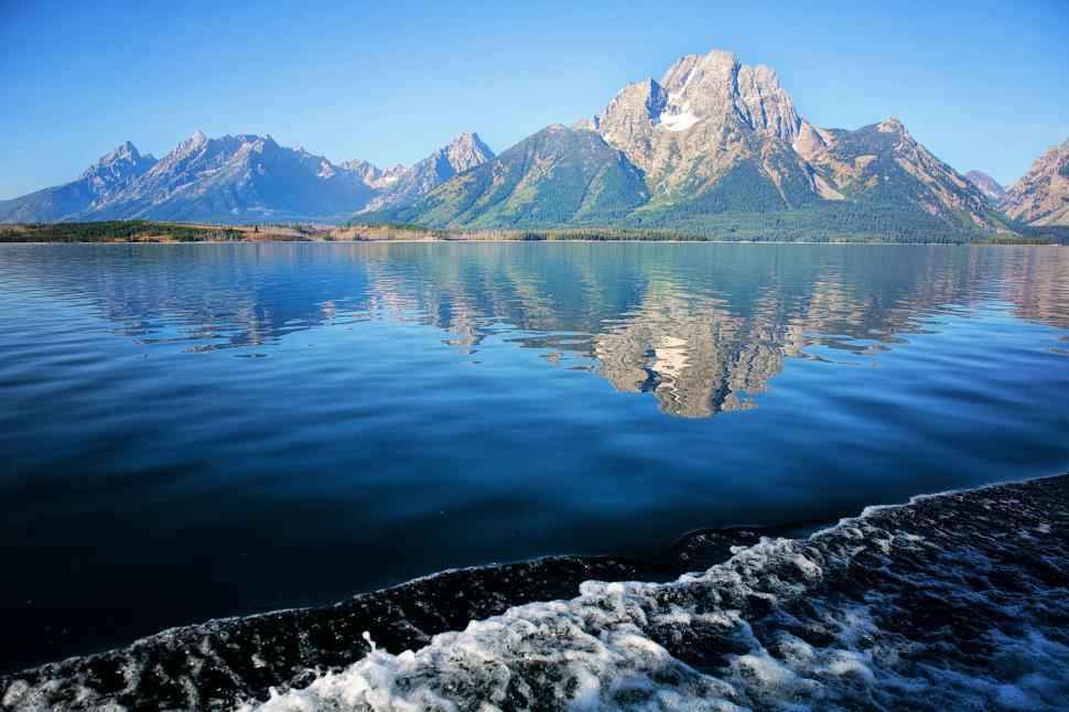 Free Image of Lake and Mountains  