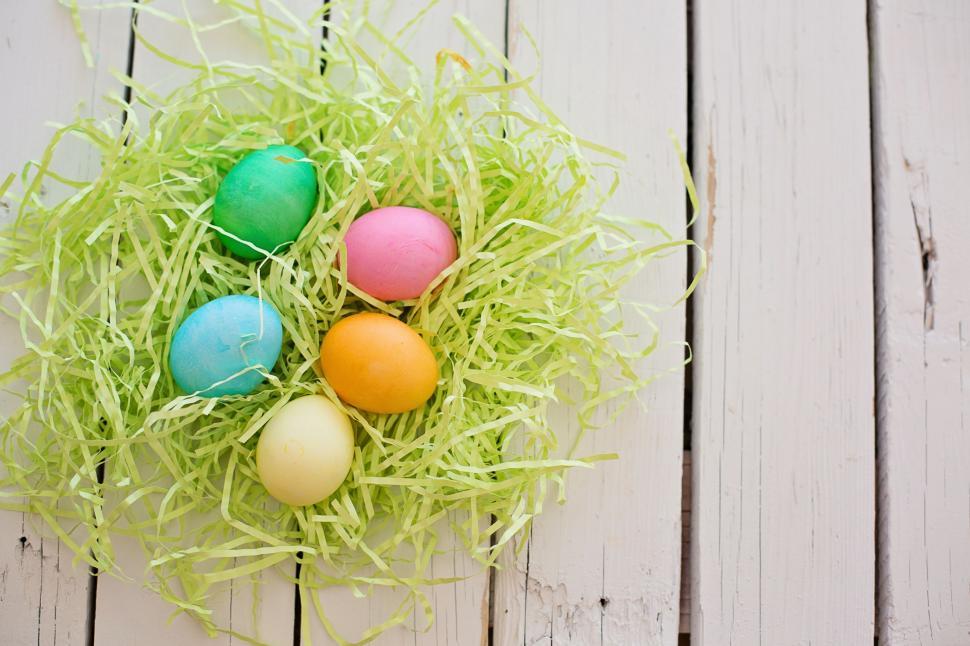 Free Image of Colorful Easter Eggs  