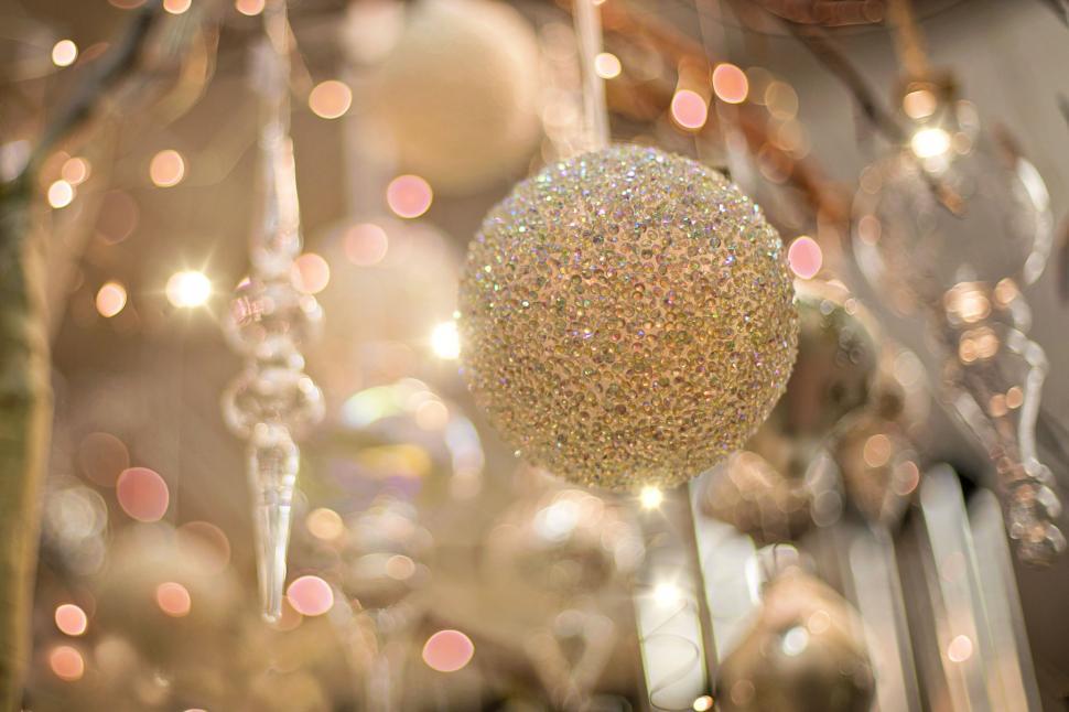 Free Image of Shiny Golden Xmas Ball 