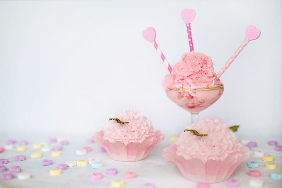 Free Image of Pink ice cream 