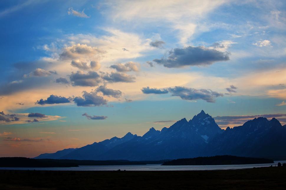 Free Image of Mountains and Lake  