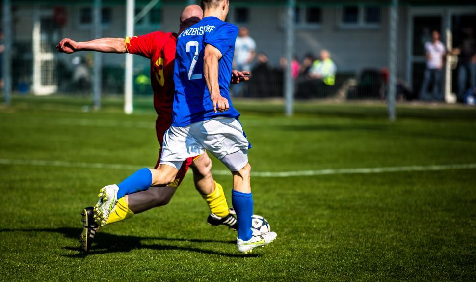 Free Stock Photo of Two footballers are fighting for the ball on the  football field, 2 players futebol 