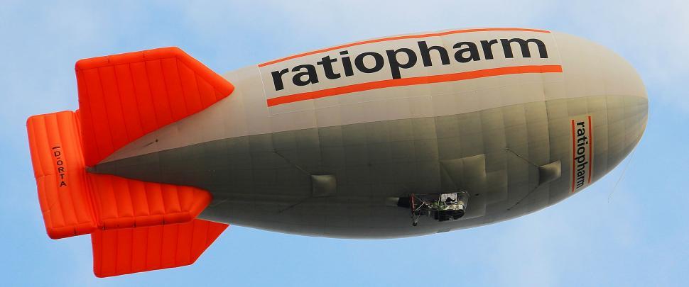 Free Image of Hot air balloon and blue sky 