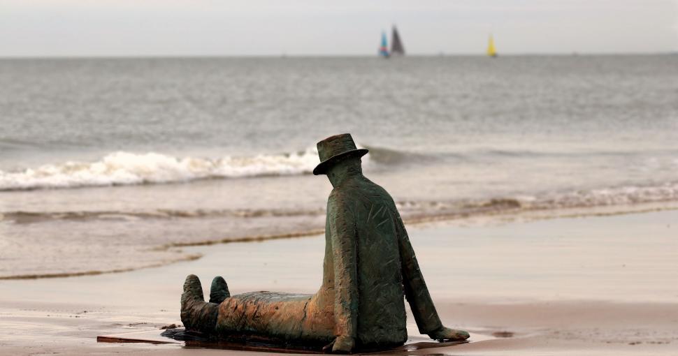 Free Image of Folon sculpture 