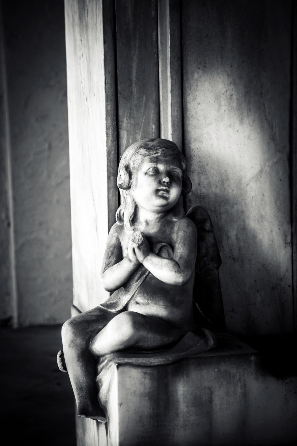 Free Image of Sweet Angel Statue Art 