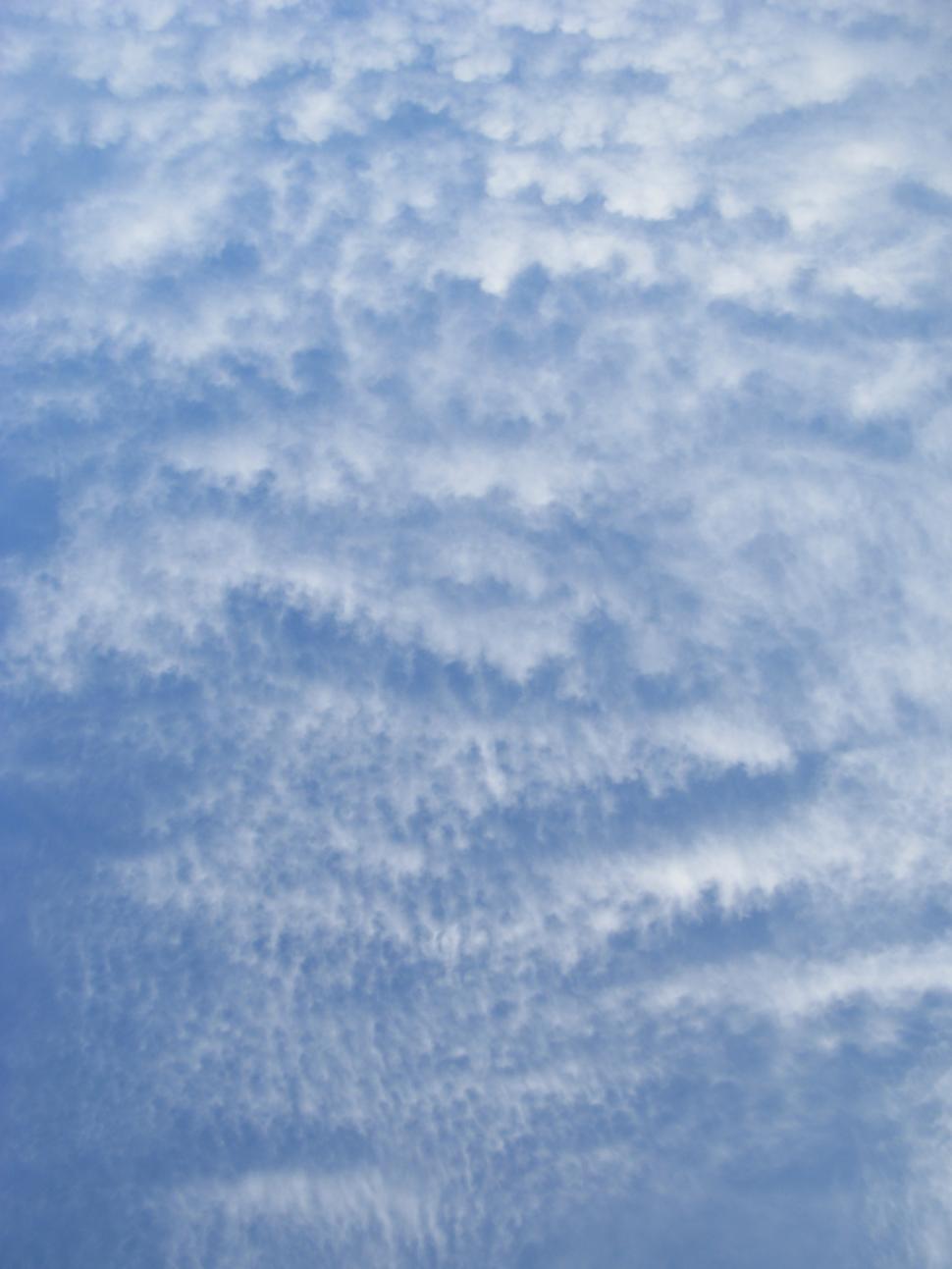Free Image of Dappled sky 